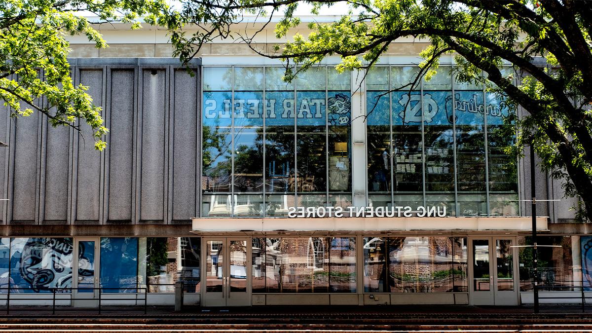 Exterior of the Student Stores building on the campus of UNC-Chapel山.